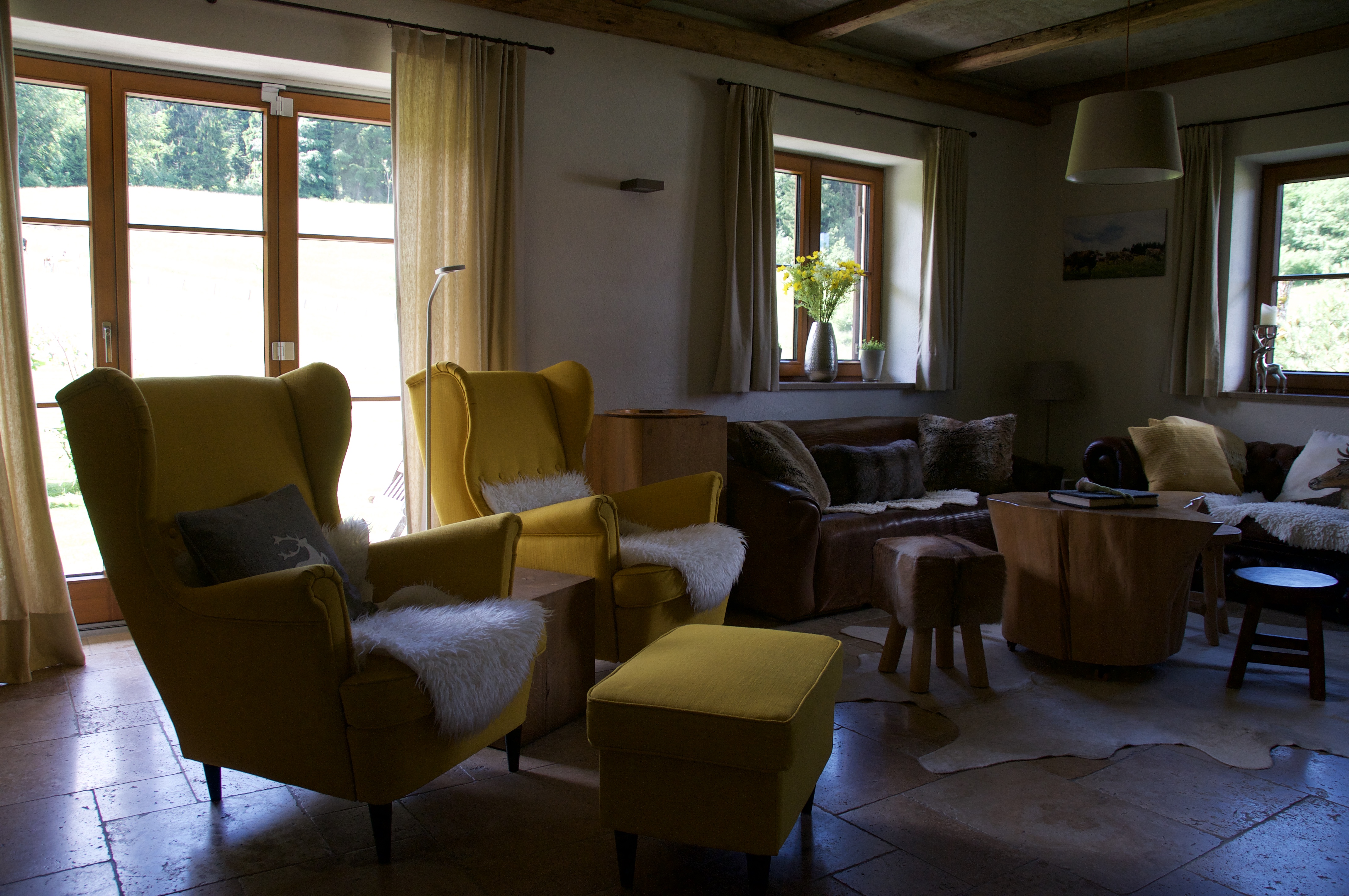 Sofaecke mit Kamin & TV